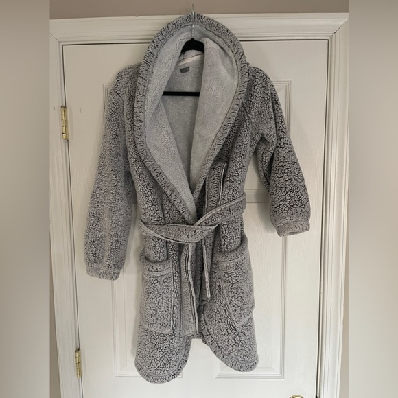 Arie Robe - Picture 1 of 3